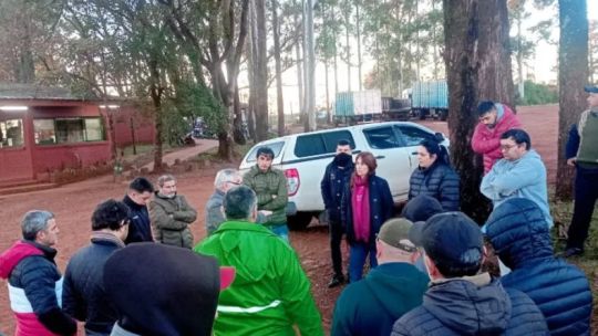 Forestadora Tapebicúa: una amenaza de cortar la ruta por los trabajadores despedidos obligó al Gobierno a desplegar 60 gendarmes