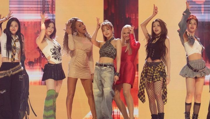Estrenó "K-POPPED", que une a leyendas del pop con ídolos del K-Pop: desde Spice Girls, Patti Labelle, TLC a ITZY, ATEEZ y Billlie
