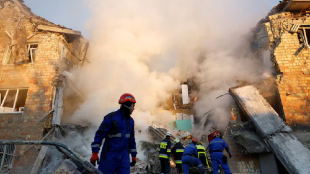 Francia pide a sus hospitales que se preparen para la guerra.