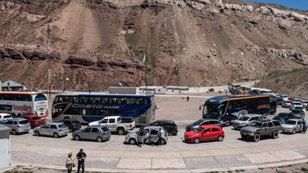 Suspenden tours de compras a Chile por amenazas de agresión anti argentinos.