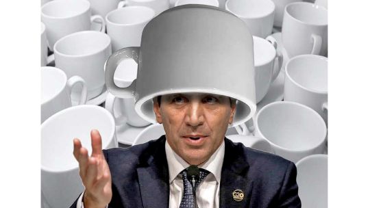 Caputo, entre el ciervo y la liebre, con tasas al 75% y vencimientos explosivos