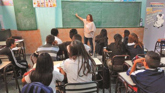 Relevamiento escolar: sin smartphones aprenden mejor