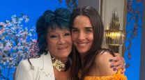 Quién es Silvia Freire, la invitada de Juana Viale que lleva las cenizas del amor de su vida en su cuello