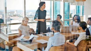 310825_trabajo_mujer_genero_shutterstock_g