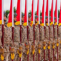 Imagen de participantes tomando parte en un entrenamiento para el próximo desfile militar del Día de la Victoria, en Beijing, capital de China. | Foto:Xinhua/Wang Huanbin