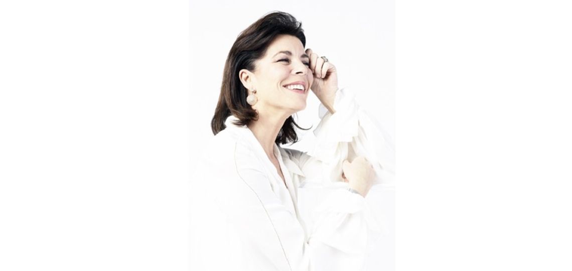 Carolina de Mónaco a sus 68 tiene las prendas ideales para el cambio de estación que favorecen cualquier figura