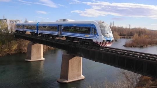 YPF impulsa un tren de pasajeros para trasladar miles de trabajadores hacia Vaca Muerta