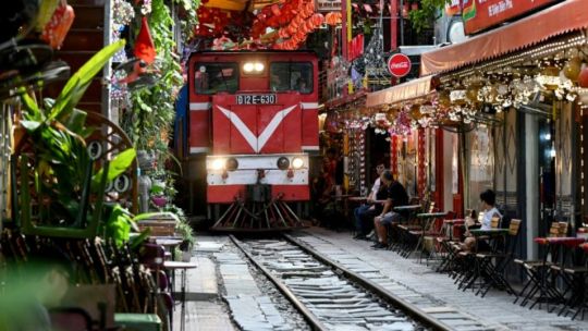 Turismo en Vietnam: la polémica “Calle del tren” que atrae a miles de visitantes