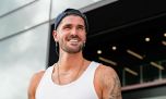 Sin Tini Stoessel, Rodrigo De Paul llegó a Argentina y lució un look deportivo retro que marcó tendencia