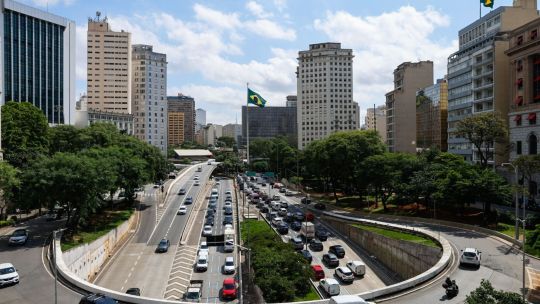 Brasil venderá bonos en dólares en su año de mayor actividad desde 2014 Brazil Fights Cratering Real With Two Dollar Auctions In A Day