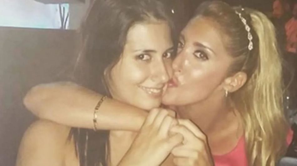 Ayelén Paleo y su hermana
