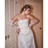 Vestidos que cuentan historias: el arte de acompañar a cada novia, por Juliana De Marco