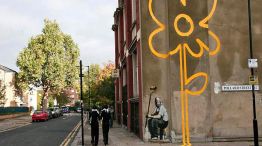 Banksy Yellow Line flower painter 03092025