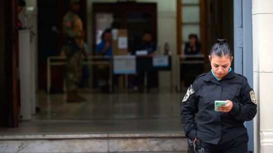 Horror en Avellaneda: una mujer policía mató a su hija y luego se quitó la vida 