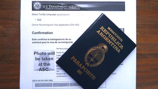 Tras un papelón diplomático, los argentinos deberán seguir viajando con visa a los Estados Unidos
