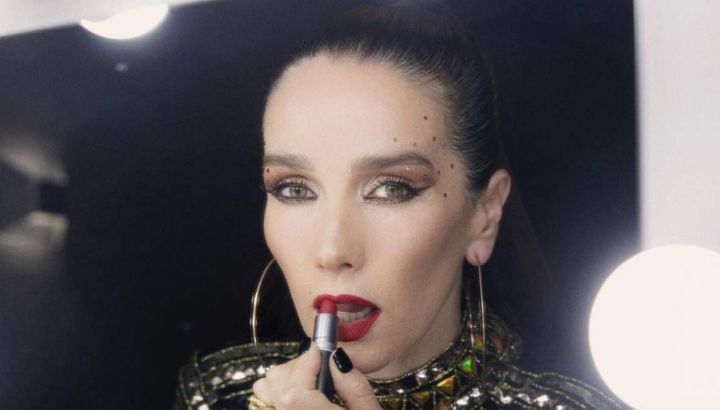 Natalia Oreiro dio cátedra de cómo llevar un conjunto sastrero estampado y marcó la tendencia con su accesorio