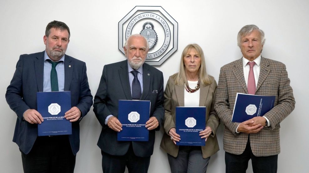 ABOGADOS Y COLEGIOS PROFESIONALES