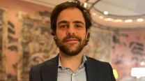 El verdadero motivo del radical cambio de look de Peter Lanzani