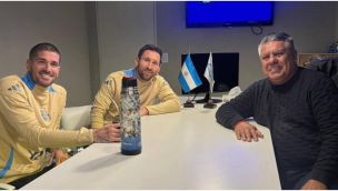 Lionel Messi, junto a Rodrigo De Paul y Claudio Tapia