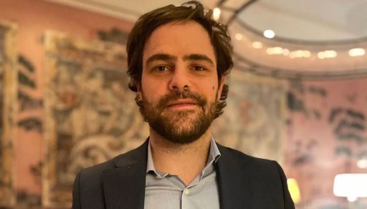 El verdadero motivo del radical cambio de look de Peter Lanzani