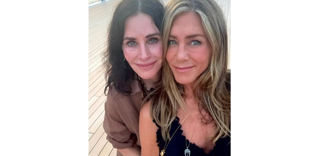Jennifer Aniston (56) peinando a Courteney Cox (61): de Friends a la vida real, Rachel y Mónica comparten tips para el pelo