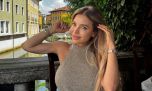 Con microbikini y tragos en mano, Evangelina Anderson disfruta de su soltería en Cancún 