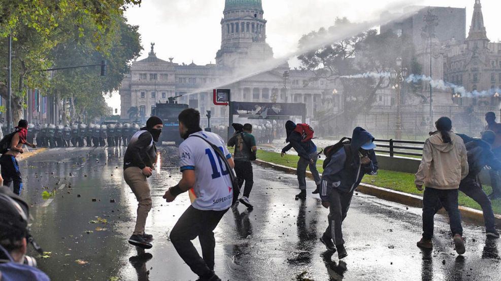 060925_congreso_protesta_represion_cuarterolo_g