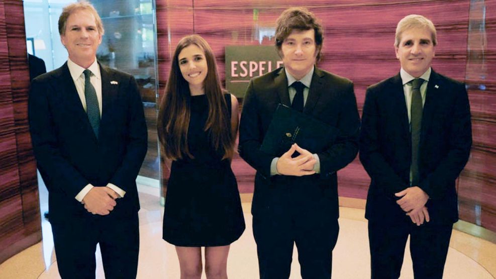 060925_milei_astronauta_caputo_presidencia_g