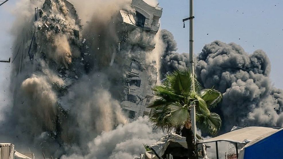 Israel lleva a cabo una destrucción casi total en su lucha contra Hamás en Gaza.