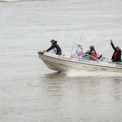 Este encuentro sirve como motor para el turismo y la economía local, convocando cada año a miles de visitantes y pescadores de toda Argentina y países vecinos. 