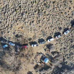Travesía off road hasta la cascada congelada de Esquel, que en verano forma los túneles de hielo.