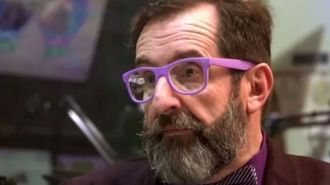 Caramello: "Caputo tiene la bermuda y la remera roja puestas en la mochila y el que babea por el Ministerio de Economía es Sturzenegger"