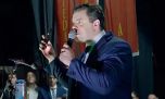 “El Gordo Dan”, señalado por la derrota, ahora le da órdenes a Milei