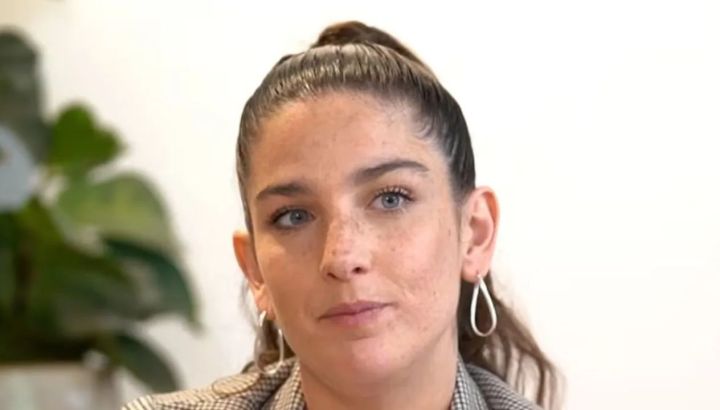 Juana Repetto mostró cómo ocultó su embarazo durante un viaje al exterior y desató la polémica