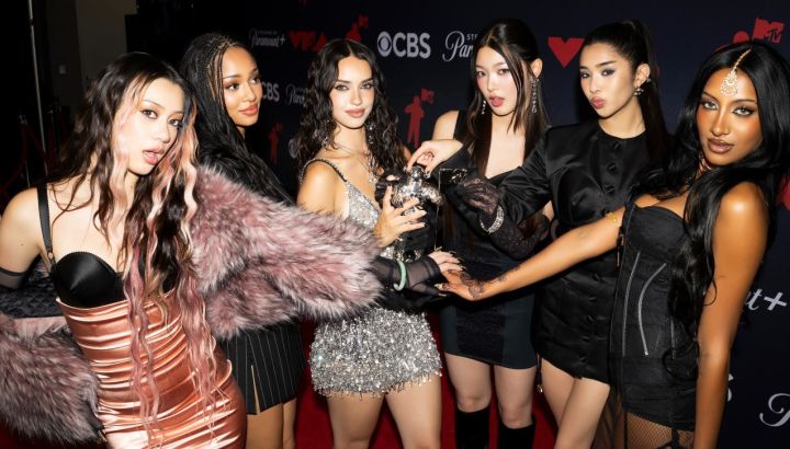 KATSEYE se presentó en el pre-show de los MTV VMAs 2025, y se llevó el premio a "Push Performance" 