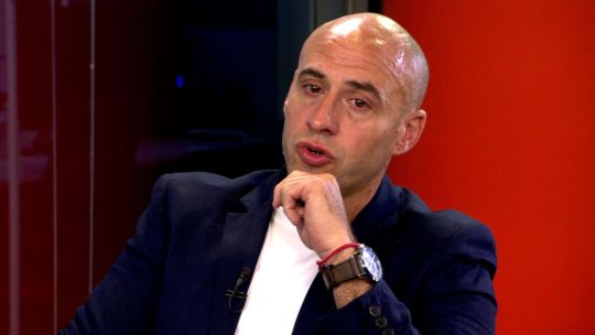 Estudiantes frenó la participación de Esteban Trebucq en “Charlas Pinchas” tras el repudio de los hinchas