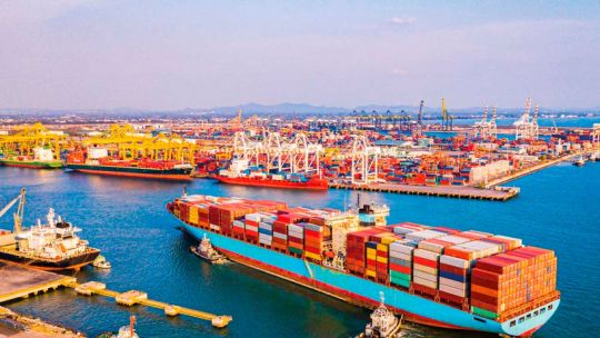 Tormenta de importaciones: el Gobierno espera un déficit comercial de USD 2.447 M para 2025 y de USD 5.751 M para 2026