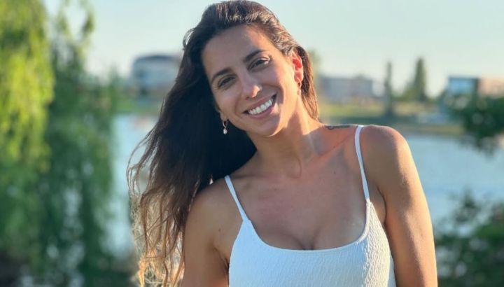 Así es el lujoso quincho que estrenó Cinthia Fernández: paredes de vidrio y estilo industrial