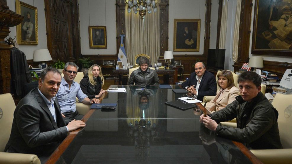 Tras reunirse con su mesa nacional, Javier Milei graba la Cadena Nacional en Casa Rosada - Image 2