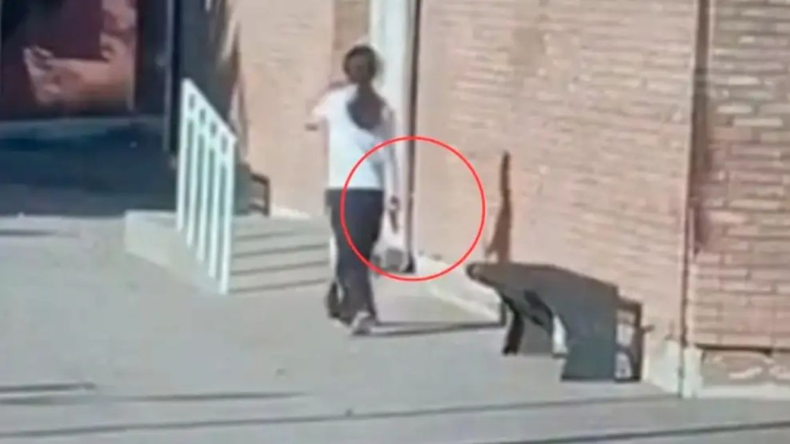 Mendoza schoolgirl with firearm