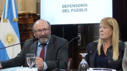 El senador Daniel Kroneberger y la diputada Margarita Stolbizer, presidente y secretaria de la bicameral de la Defensoría del Pueblo