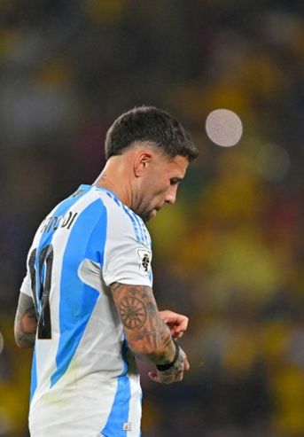 Nicolás Otamendi expulsado