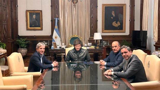 Lisandro Catalán, el tucumano que trabajó con Scioli, Macri y Alberto y ahora es ministro del Interior de Milei Caputo Milei Francos y Catalan 10092025