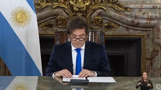 El Gobierno modificó el presupuesto vigente a pocos días de anunciar el nuevo proyecto para el 2026