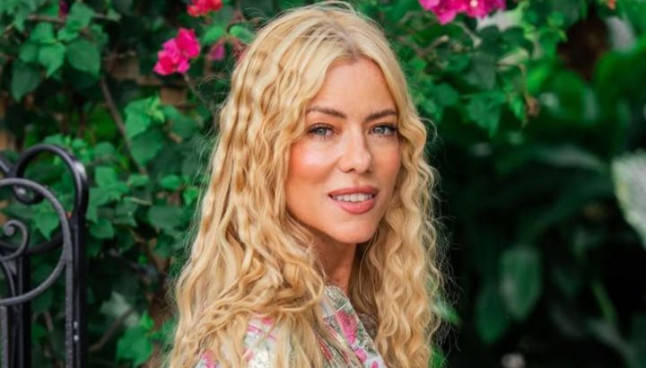Nicole Neumann mostró las 4 formas distintas y originales de llevar el pañuelo tendencia para peinados