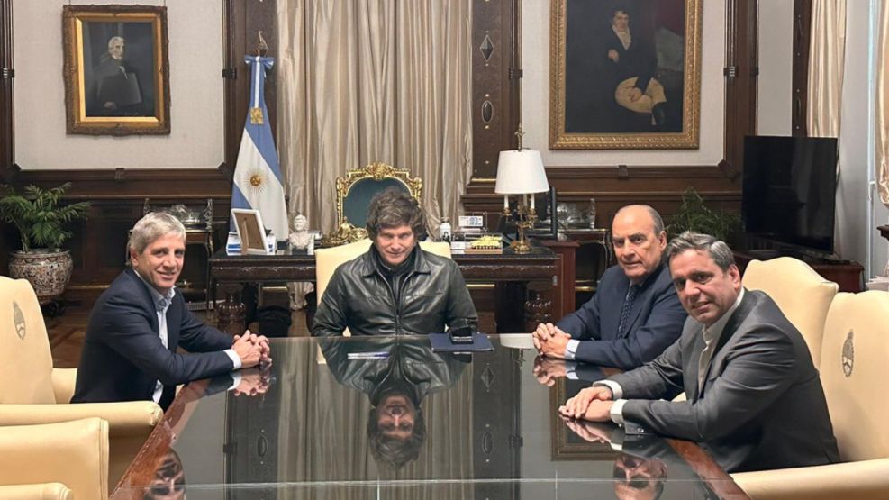 Luis Caputo, Javier Milei, Guillermo Francos y Lisandro Catalán