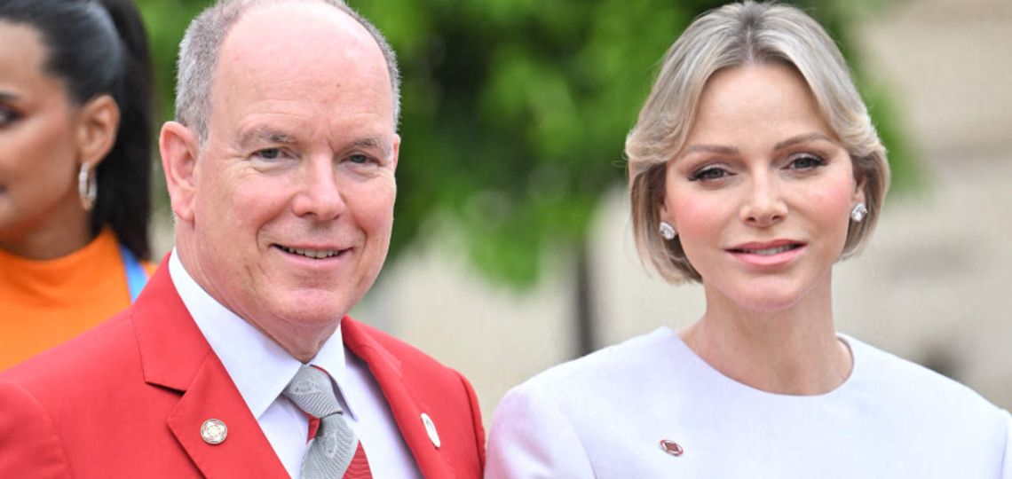 Charlene de Mónaco reaparece junto a su hija con un look blanco de Dior