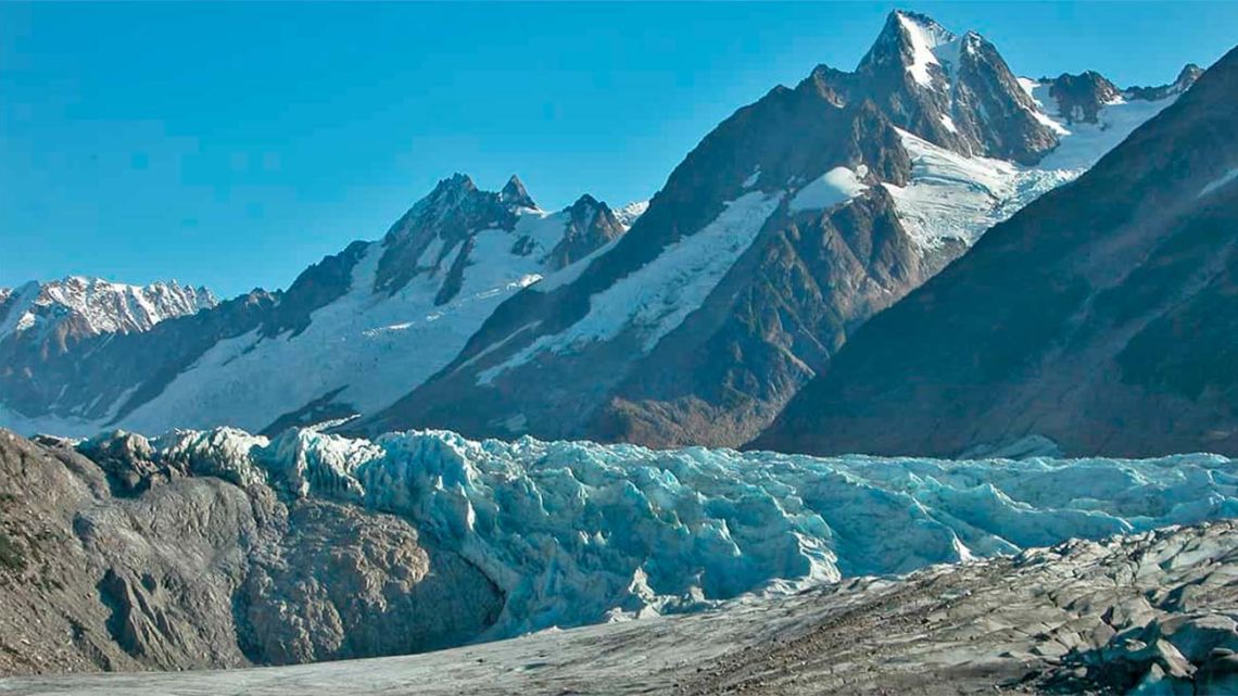 La NASA revela el nacimiento de una nueva isla en Alaska tras siglos de deshielo glaciar