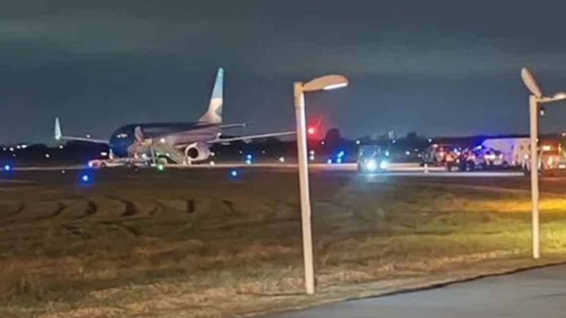 A chartered flight carrying 17 Argentines deported from the United States landed at Ezeiza International Airport in the early hours of Thursday, September 11, 2025. 