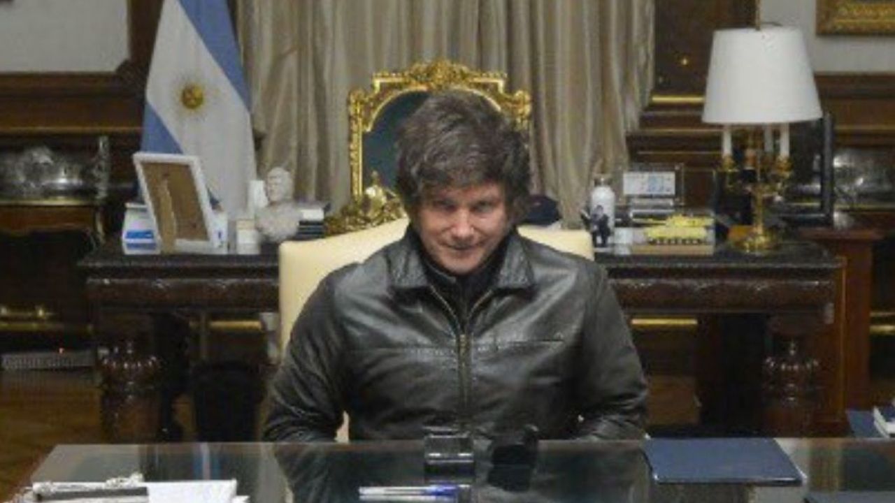 Las últimas reuniones de Milei y el misterio de sus fotos idénticas |  Noticias